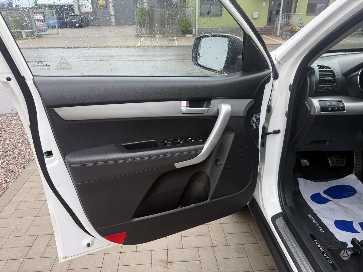 Kia Sorento 2011 — photo 7