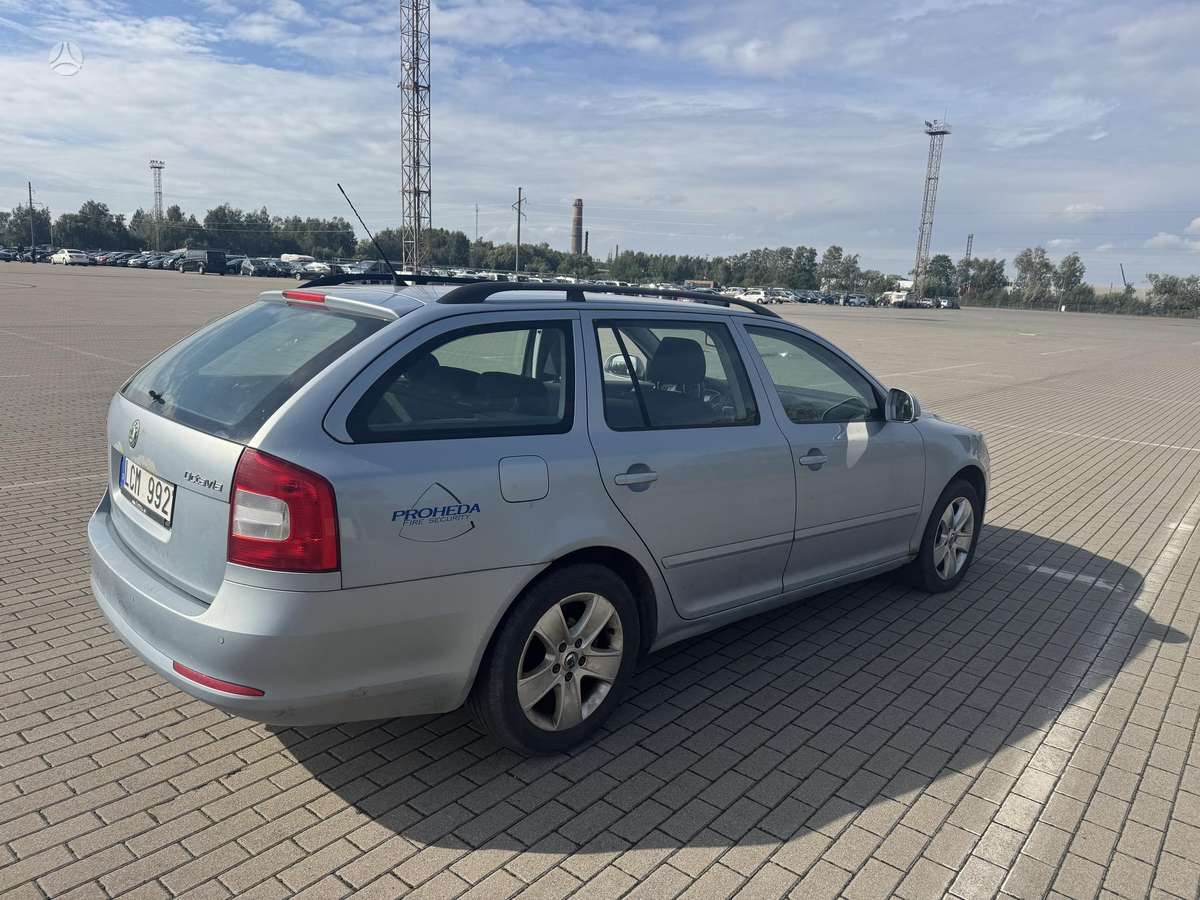Skoda Octavia 2011 — engine 1598 cm³, 105 HP (77kW)