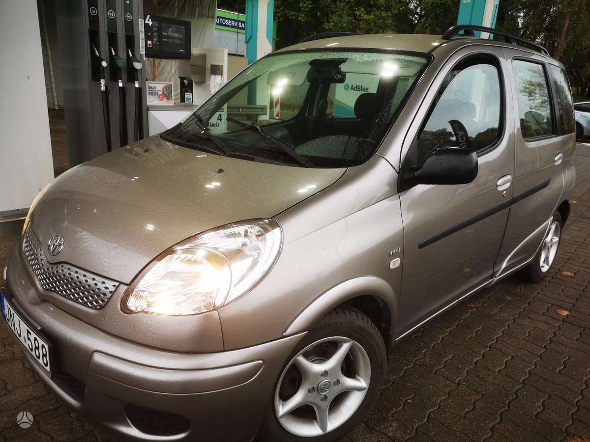 Toyota Yaris, 2004