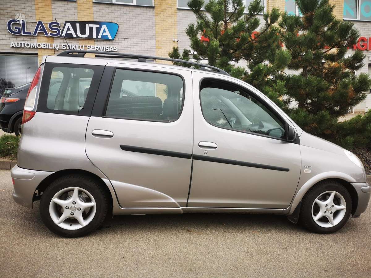 Toyota Yaris 2004 — photo 12