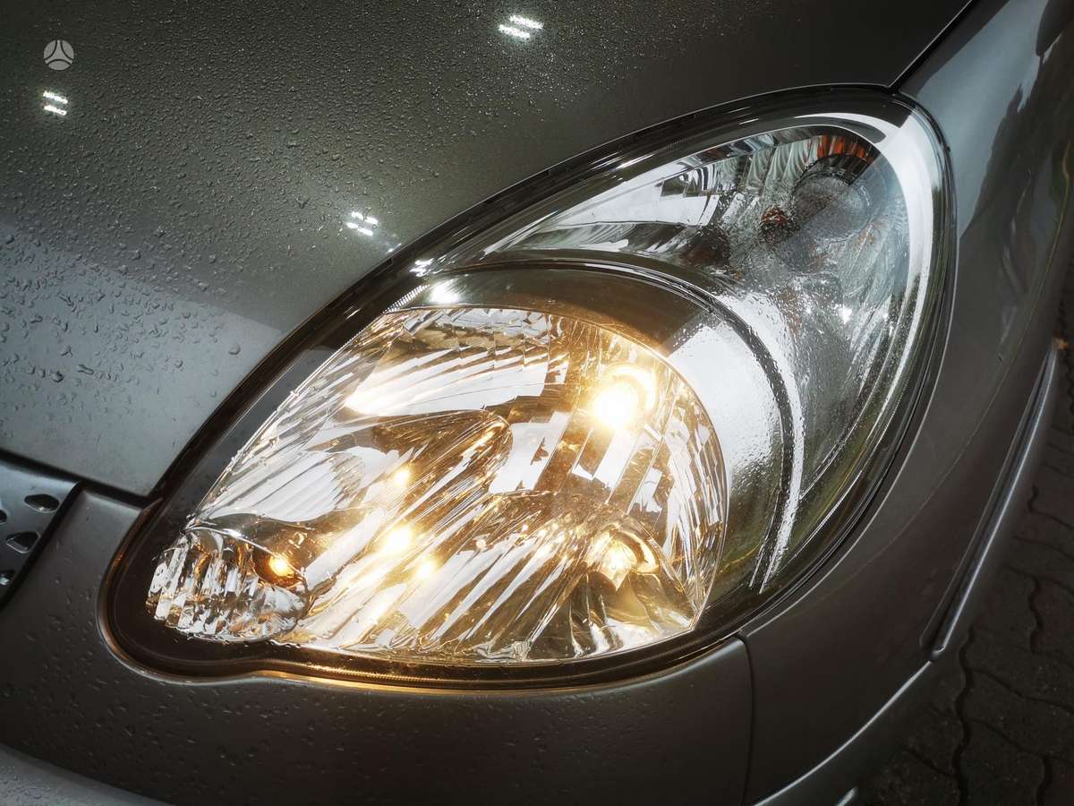 Toyota Yaris 2004 — photo 15