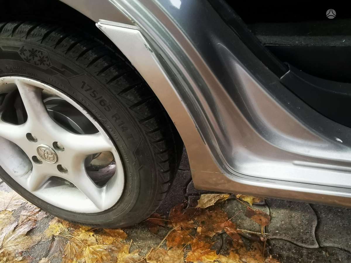 Toyota Yaris 2004 — photo 16