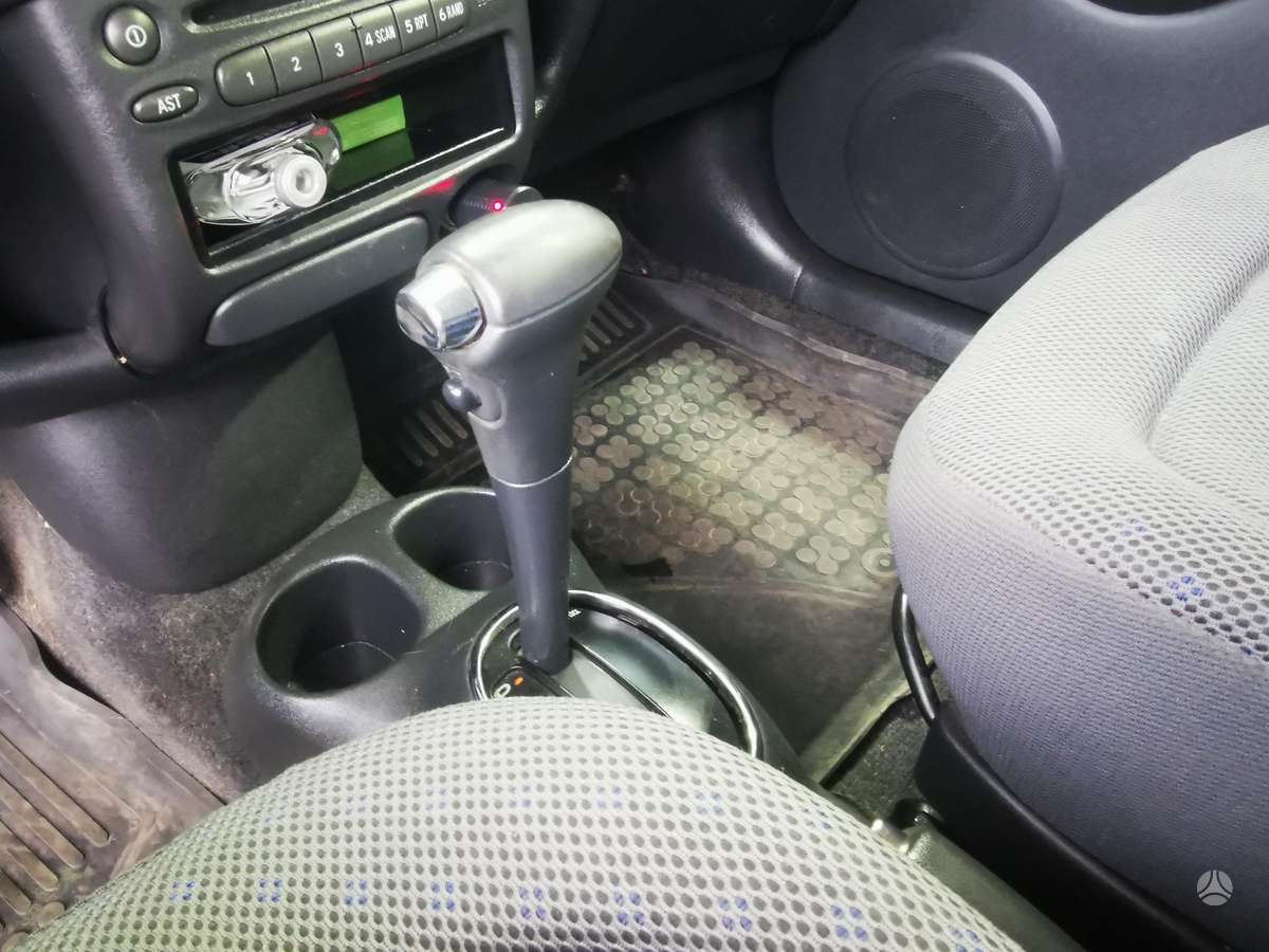 Toyota Yaris 2004 — photo 21