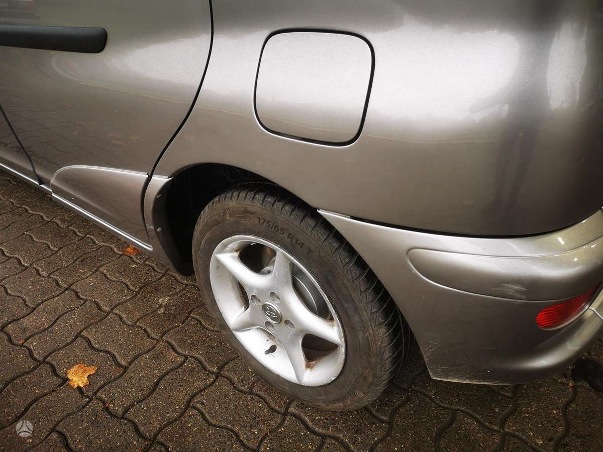 Toyota Yaris 2004 — photo 29