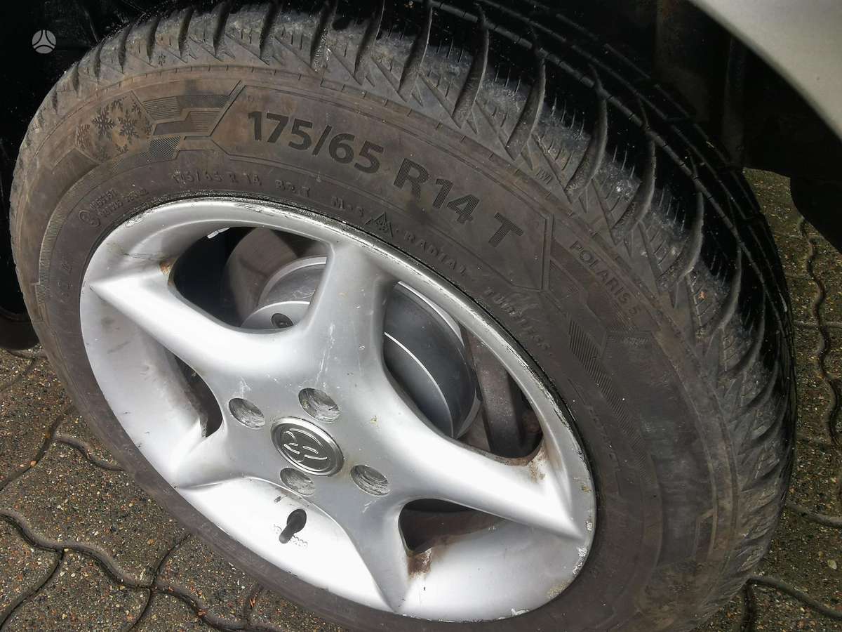 Toyota Yaris 2004 — photo 5