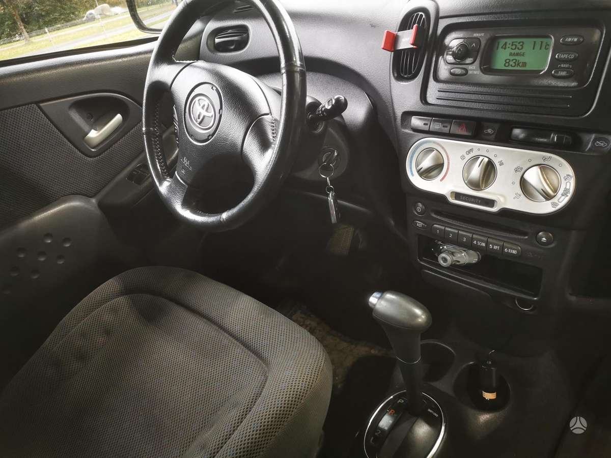 Toyota Yaris 2004 — photo 6