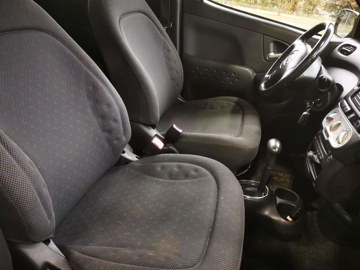 Toyota Yaris 2004 — photo 8