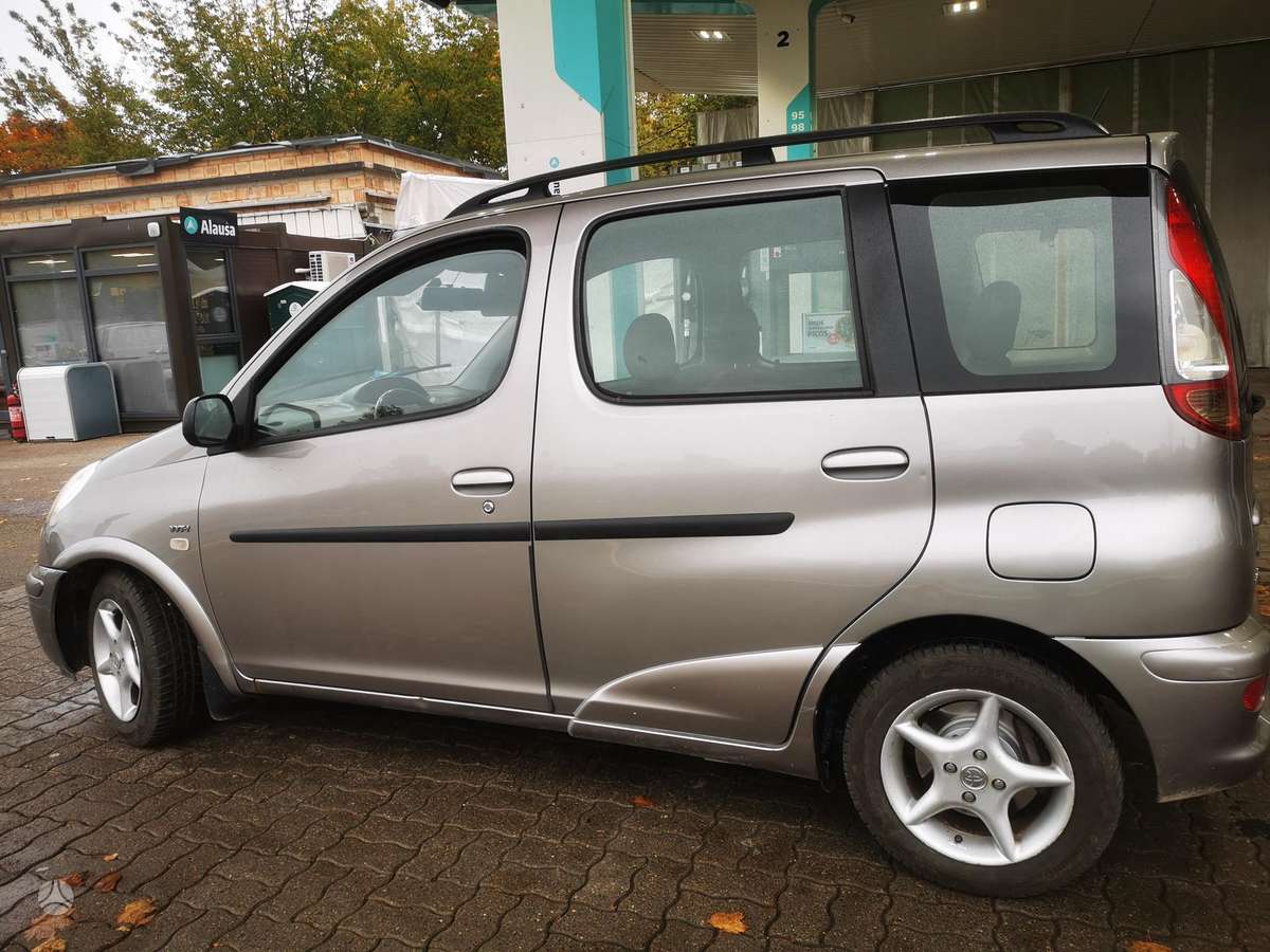 Toyota Yaris 2004 — photo 9