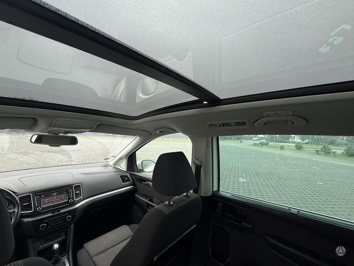 Volkswagen Sharan 2011 — photo 14