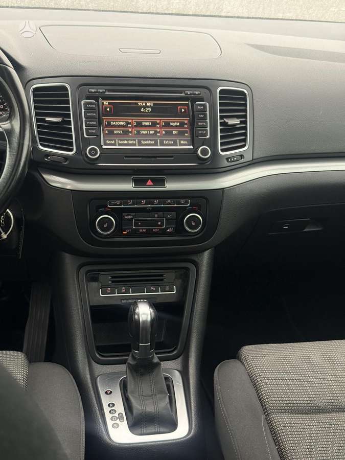 Volkswagen Sharan 2011 — photo 15