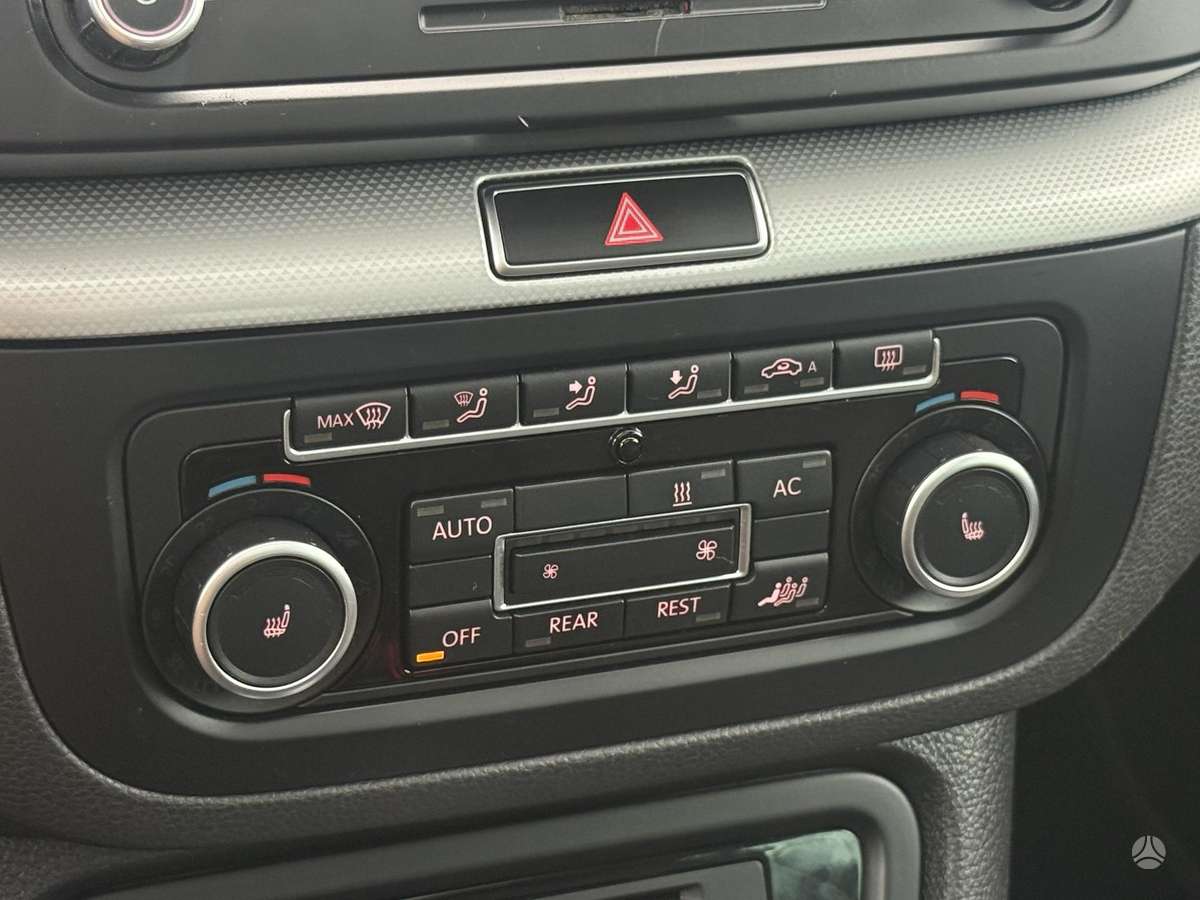 Volkswagen Sharan 2011 — photo 25