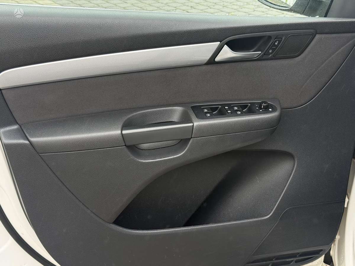 Volkswagen Sharan 2011 — photo 27