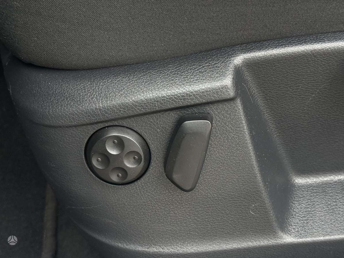 Volkswagen Sharan 2011 — photo 28