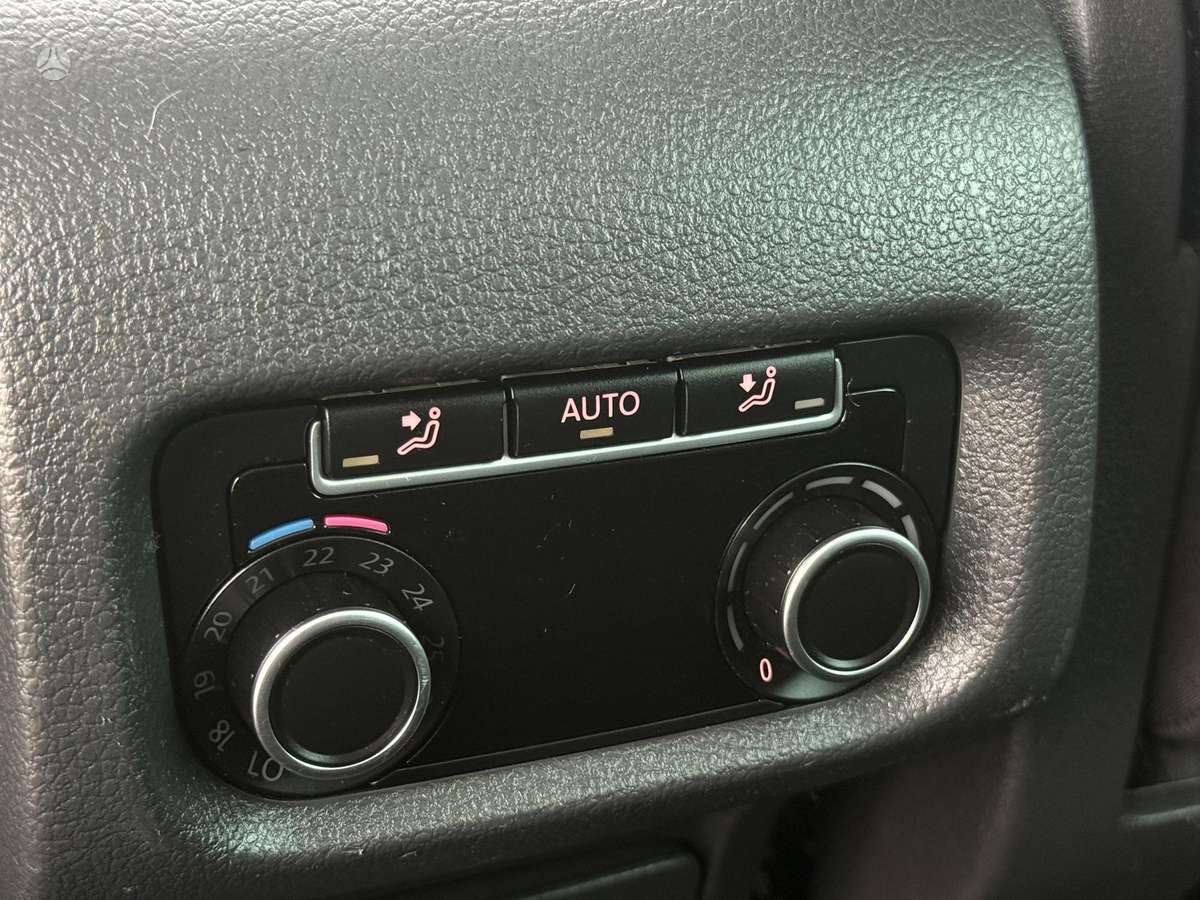 Volkswagen Sharan 2011 — photo 30