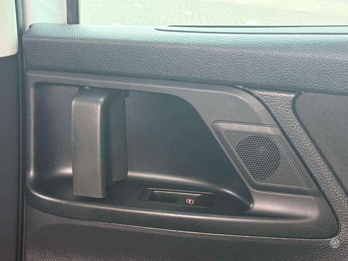 Volkswagen Sharan 2011 — photo 31