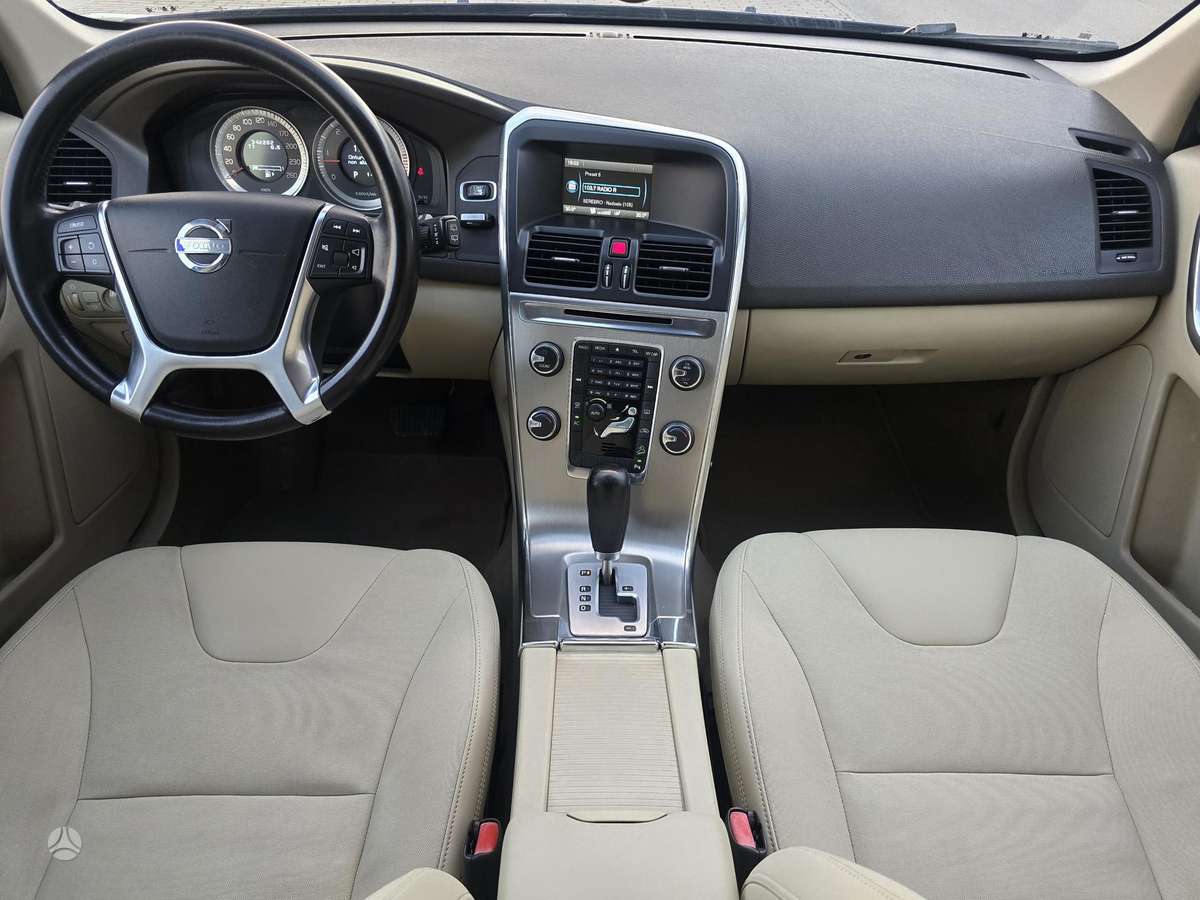 Volvo XC60 2012 — photo 11