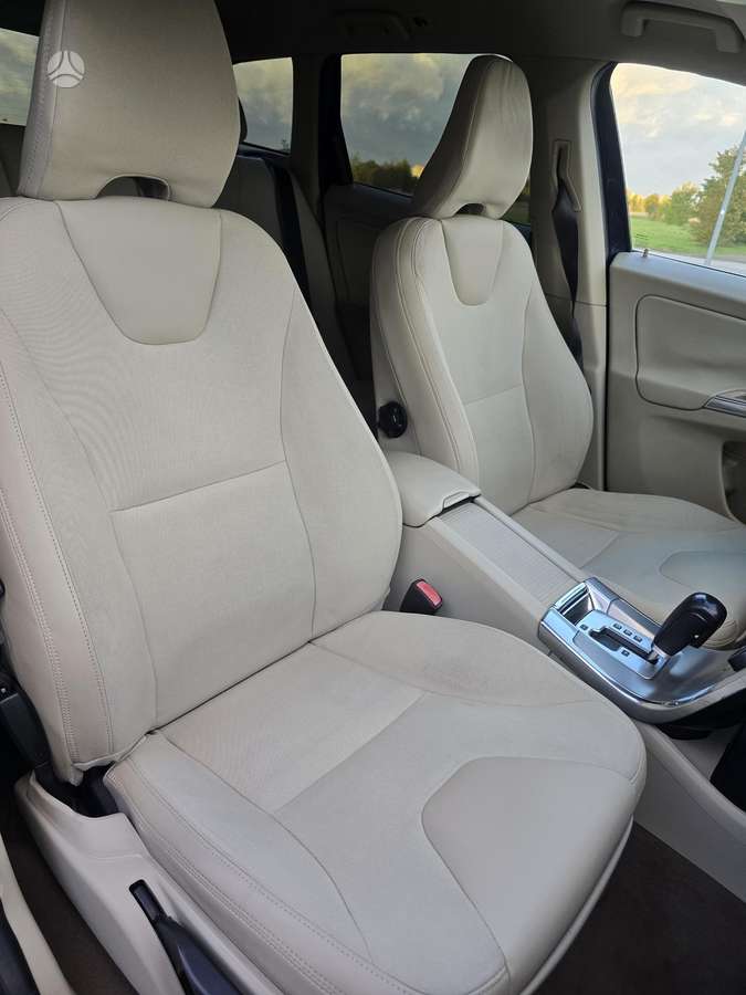 Volvo XC60 2012 — photo 13