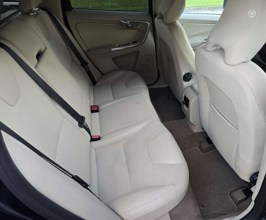 Volvo XC60 2012 — photo 14