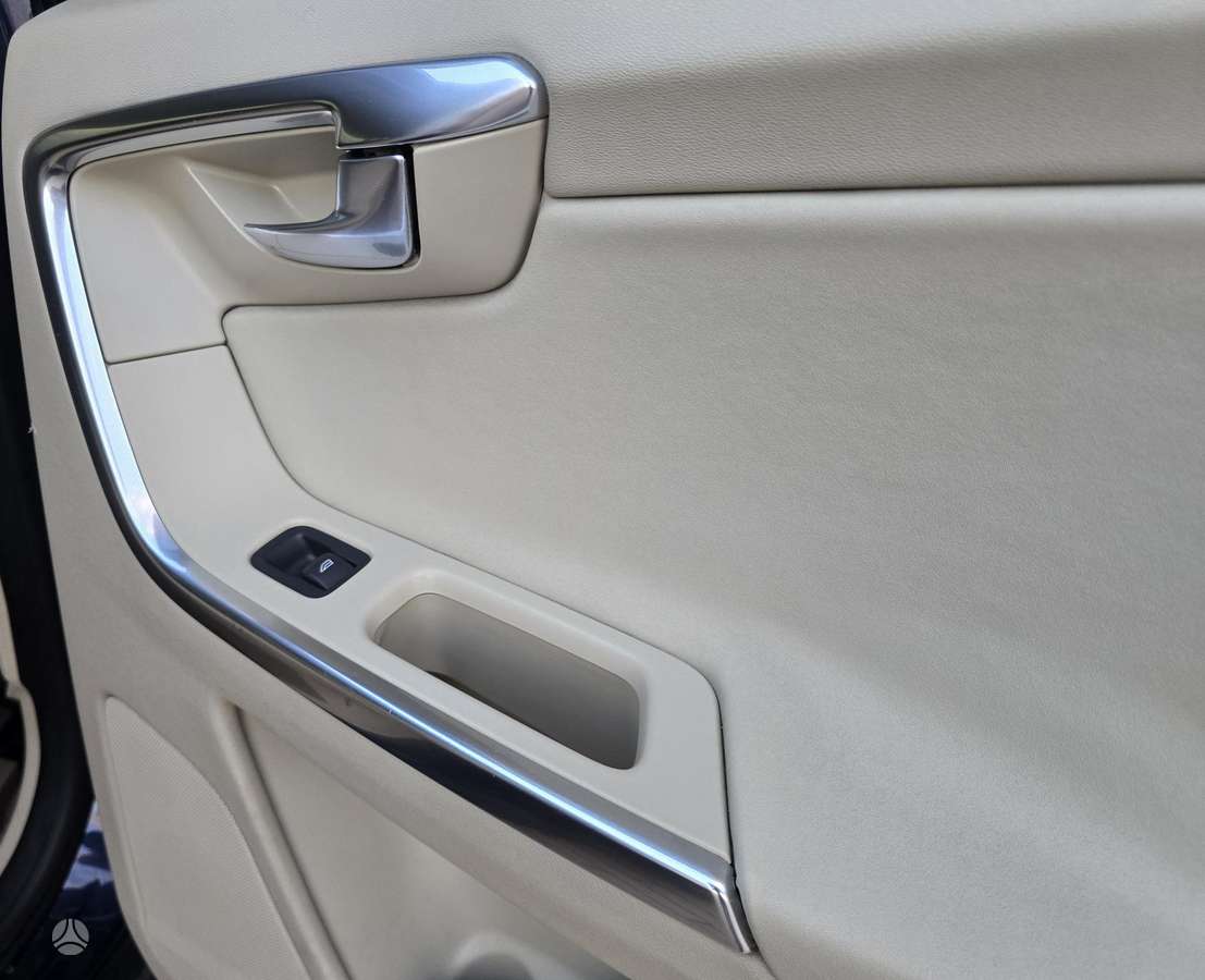 Volvo XC60 2012 — photo 15