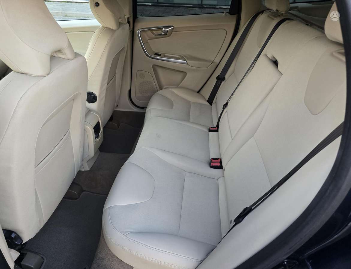 Volvo XC60 2012 — photo 16