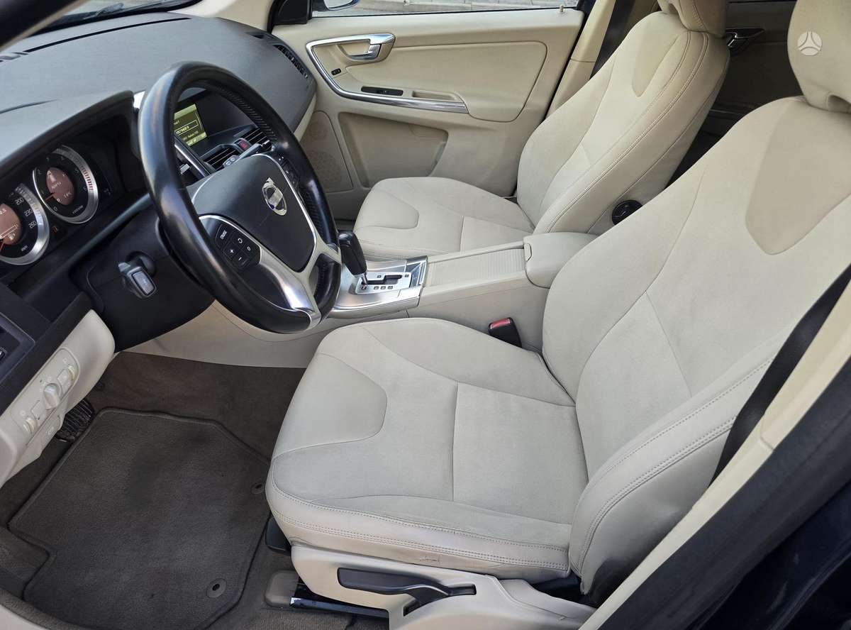 Volvo XC60 2012 — photo 17