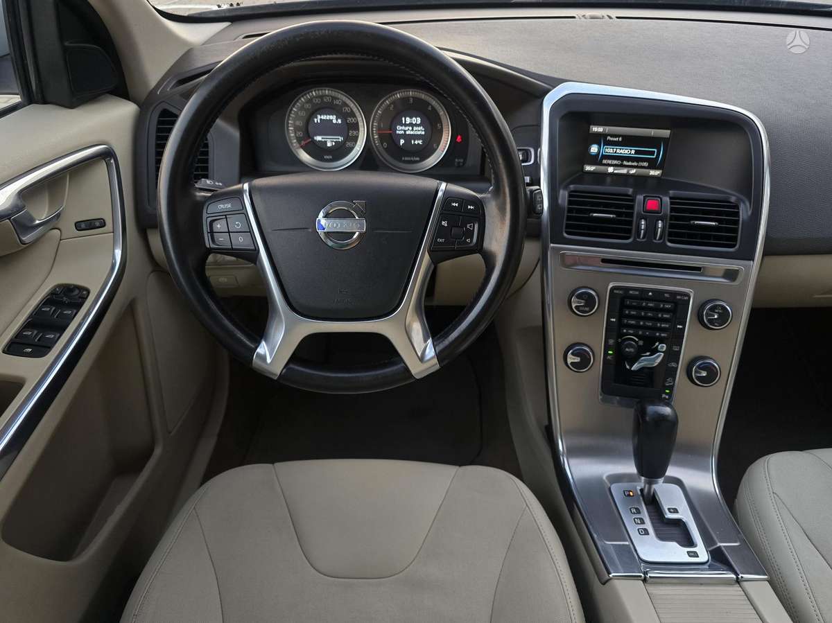 Volvo XC60 2012 — photo 19