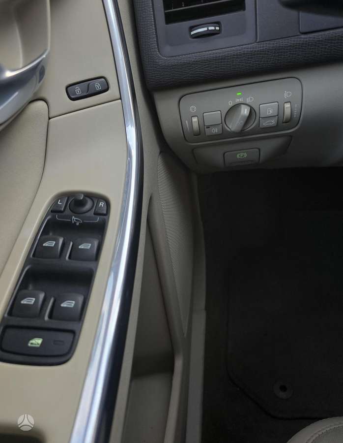 Volvo XC60 2012 — photo 20