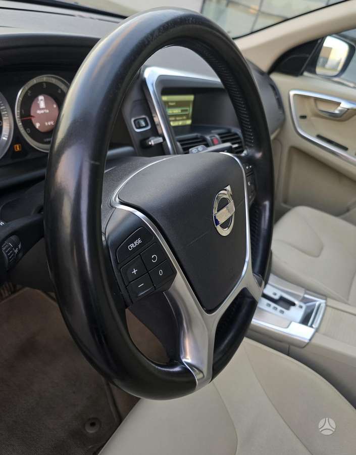 Volvo XC60 2012 — photo 21