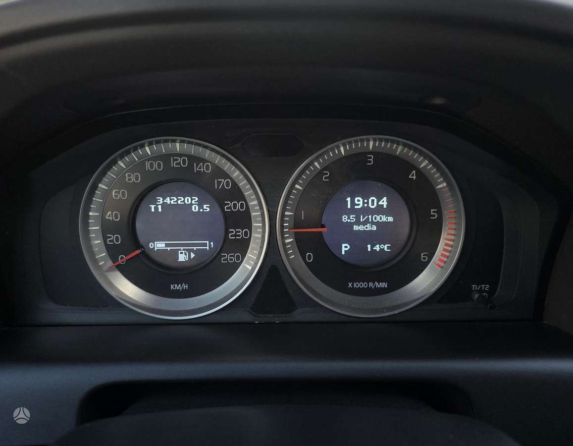 Volvo XC60 2012 — photo 22