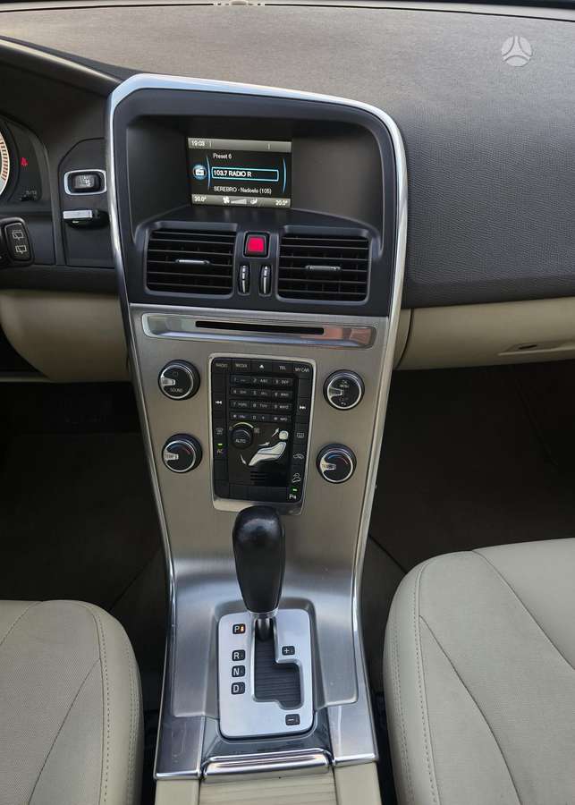 Volvo XC60 2012 — photo 24