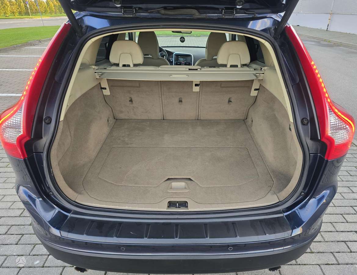 Volvo XC60 2012 — photo 30