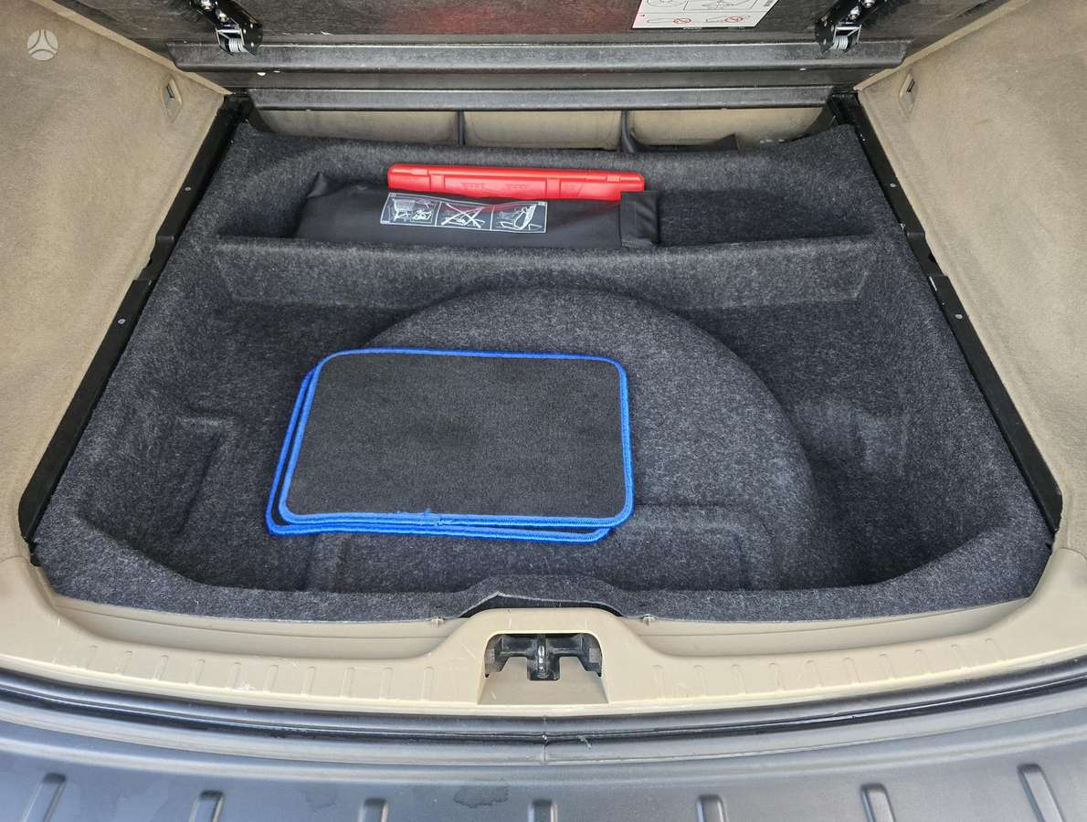 Volvo XC60 2012 — photo 31