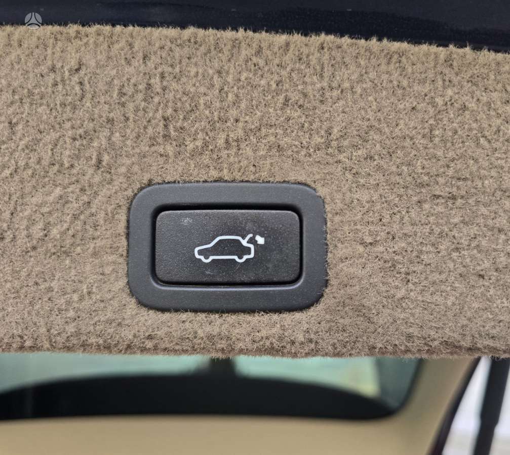Volvo XC60 2012 — photo 34