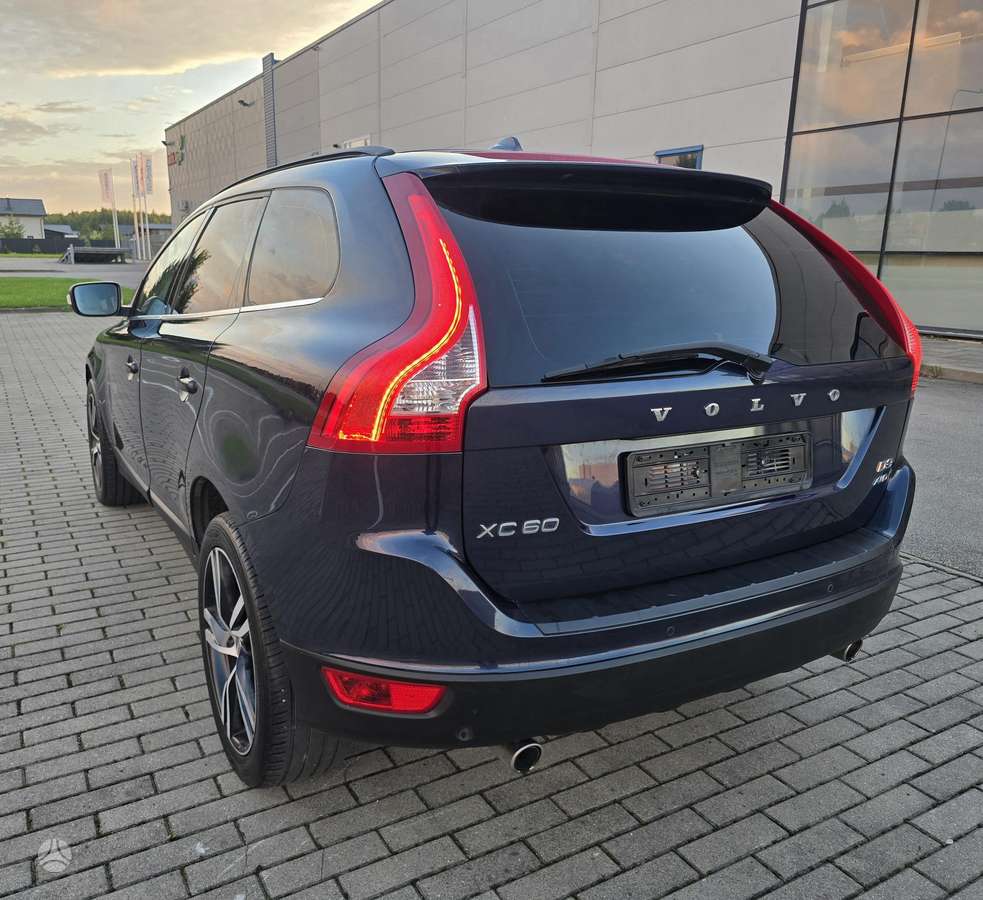 Volvo XC60 2012 — engine 2400 cm³, 163 HP (120kW)