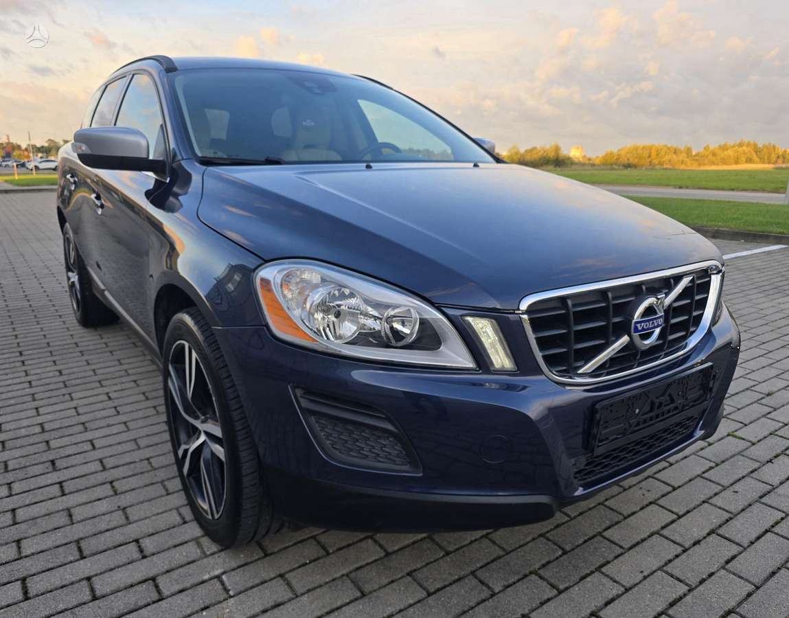 Volvo XC60 2012 — photo 8