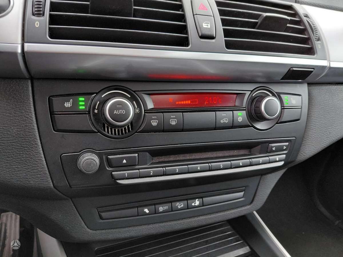 BMW X5 2010 — фото 16