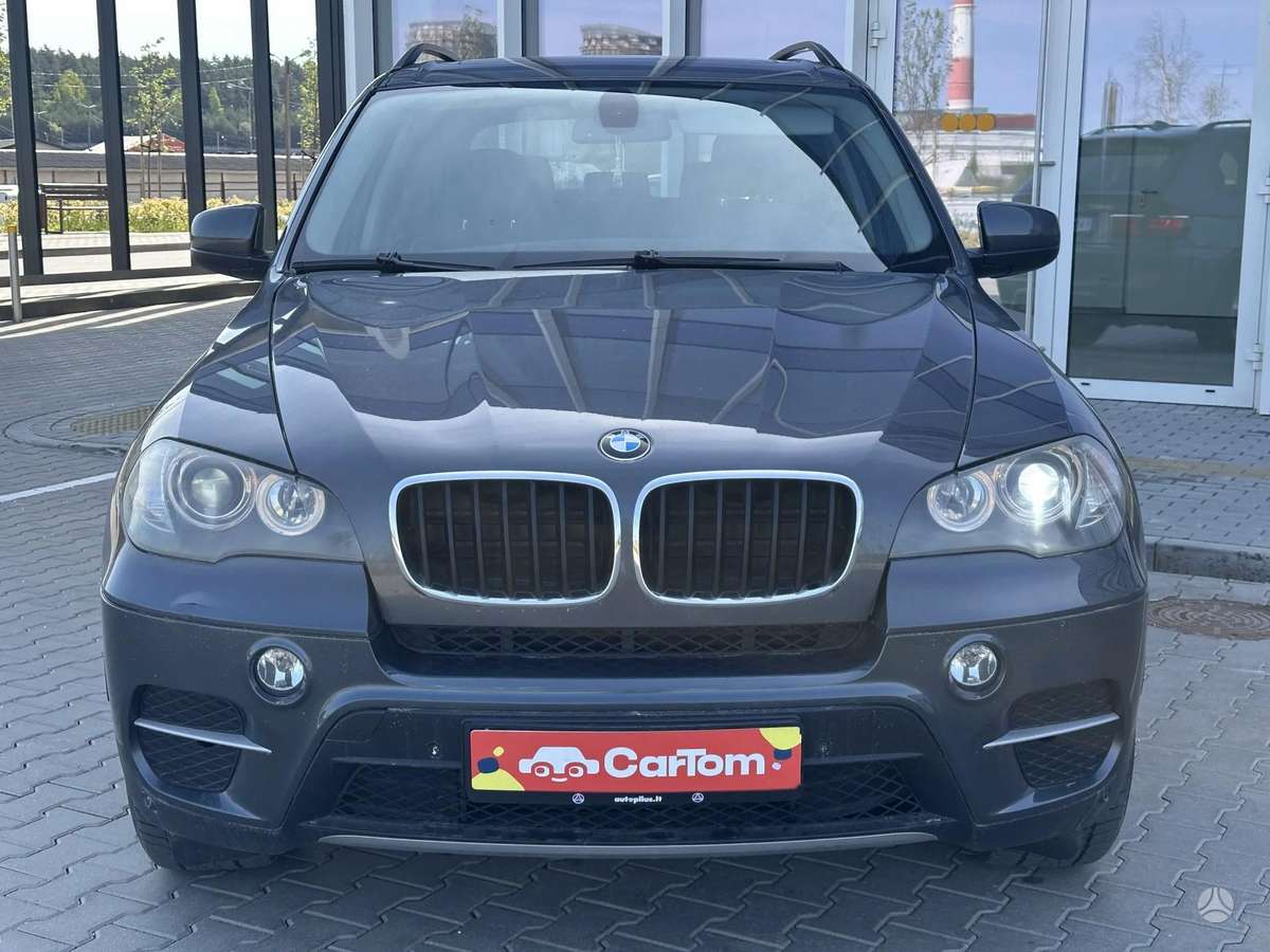 BMW X5 2010 — вигляд ззаду