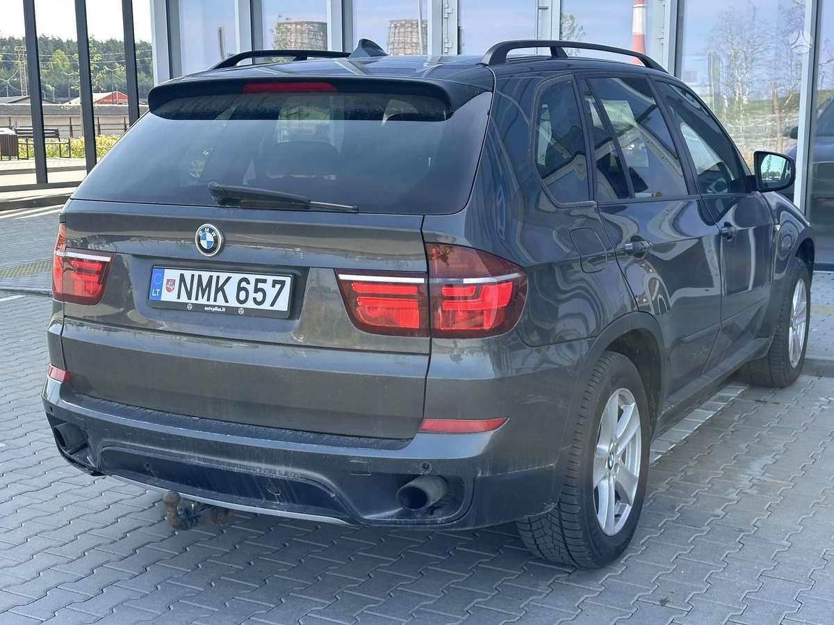 BMW X5 2010 — двигун 2993 cm³, 245 HP (180kW)