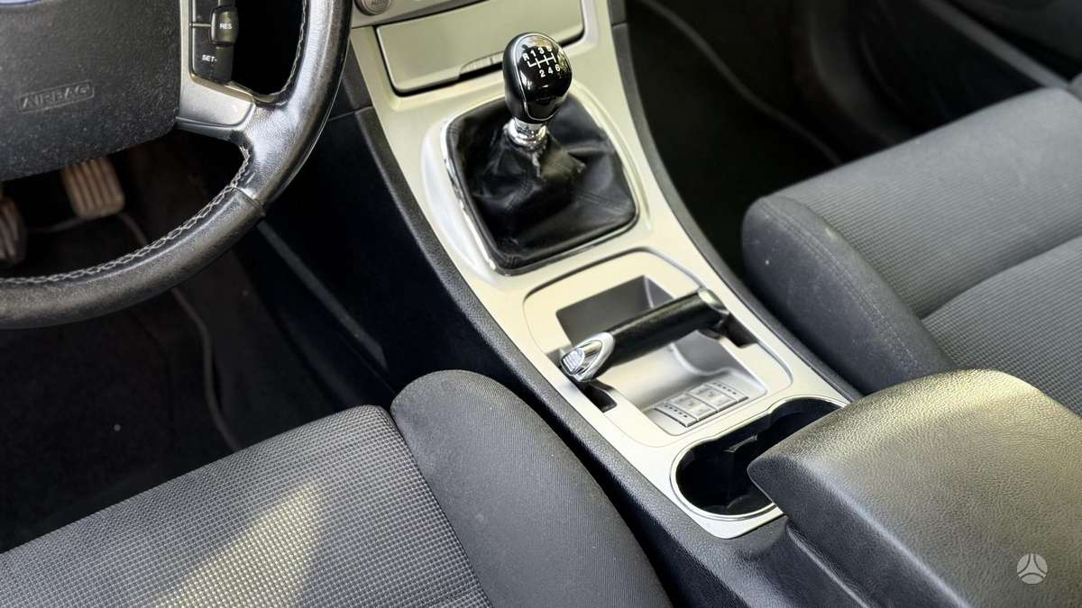Ford Galaxy 2010 — photo 11