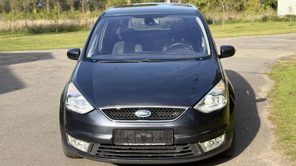 Ford Galaxy 2010 — photo 17
