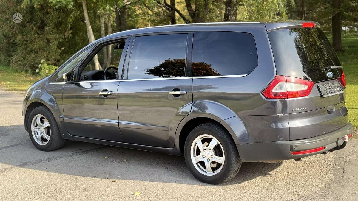 Ford Galaxy 2010 — rear view