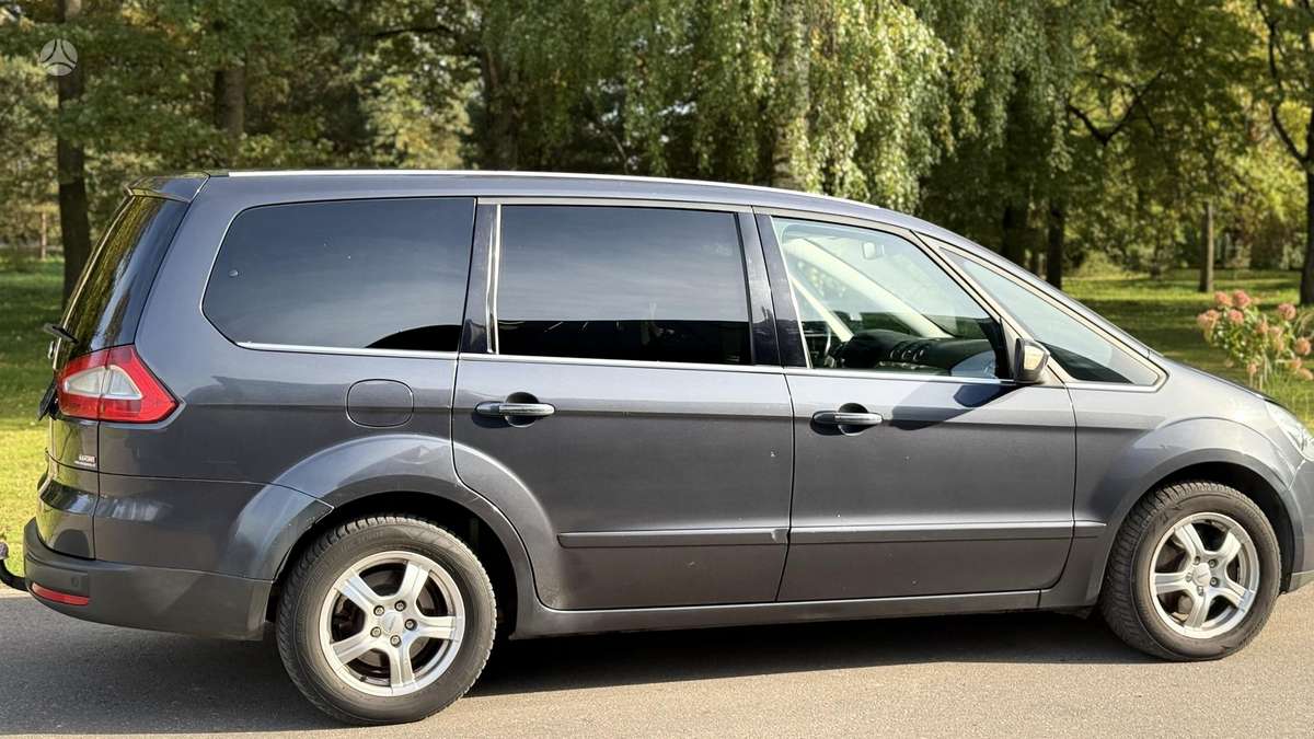 Ford Galaxy 2010 — photo 20