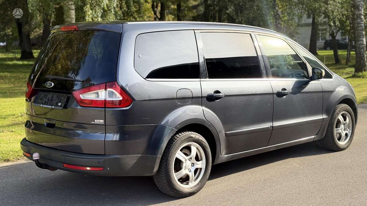 Ford Galaxy 2010 — photo 21