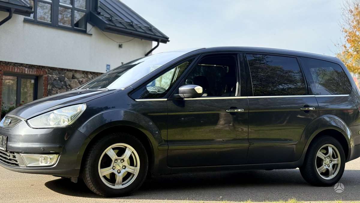Ford Galaxy 2010 — photo 23