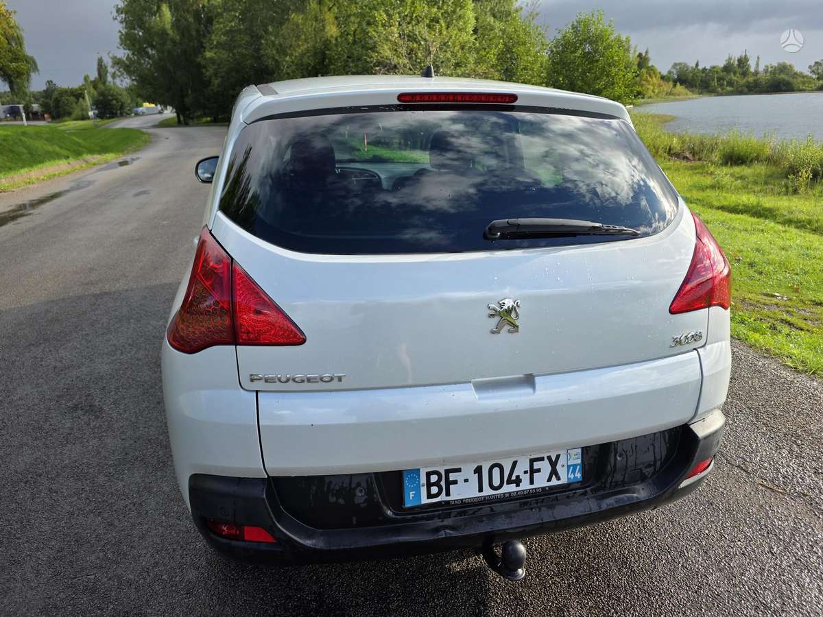 Peugeot 3008 2010 — rear view
