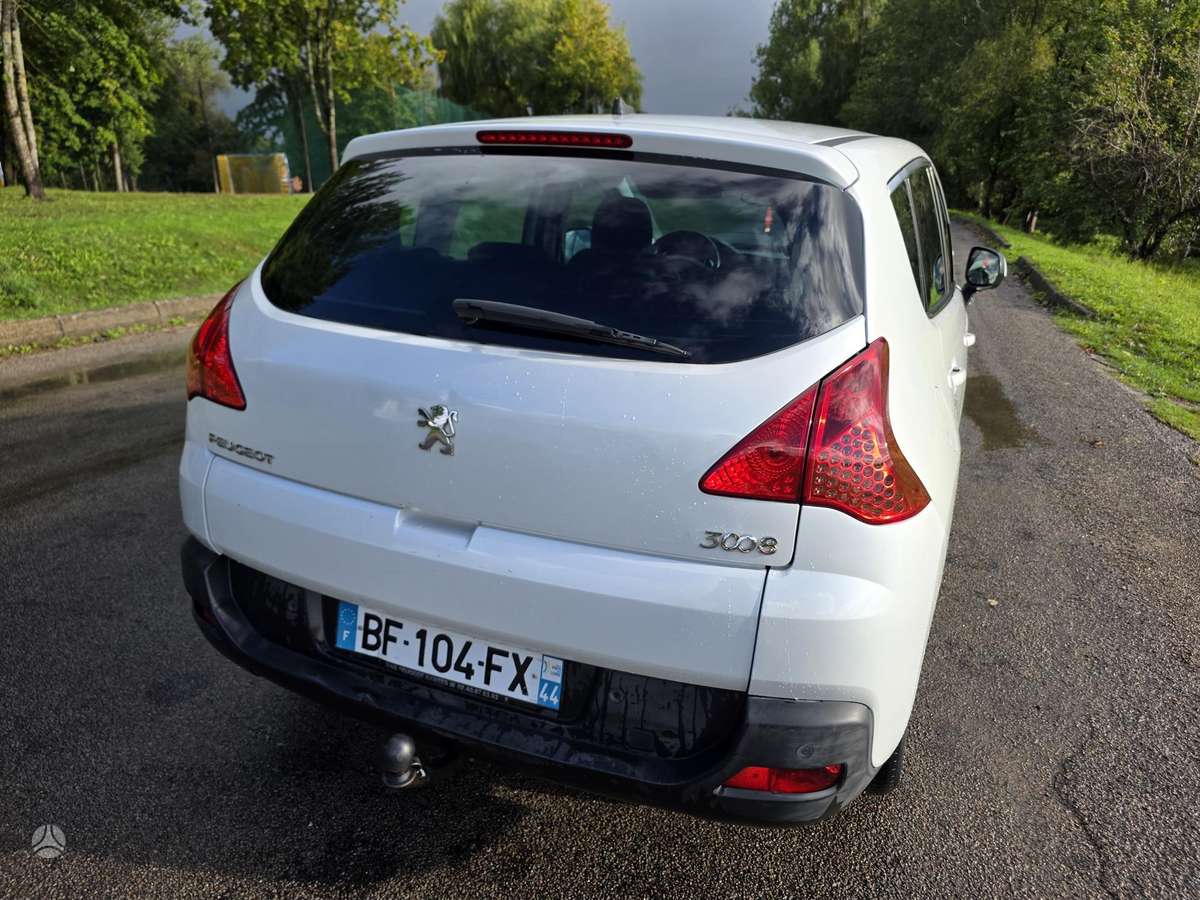 Peugeot 3008 2010 — interior