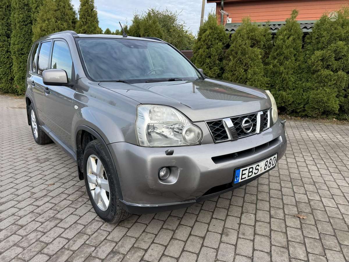 Nissan X-Trail 2008 — rear view
