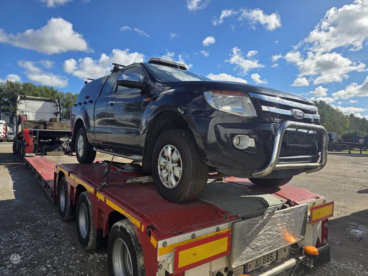 Ford Ranger 2012 — rear view