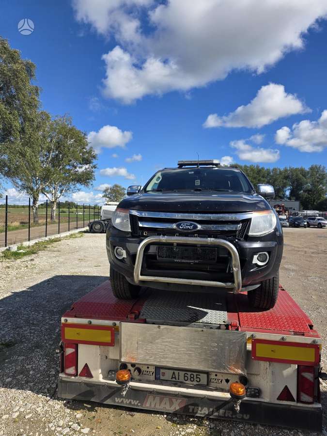 Ford Ranger 2012 — interior