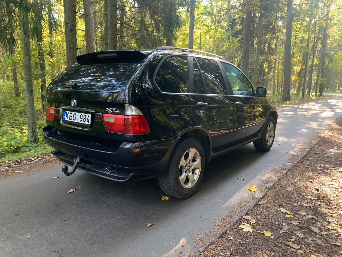 BMW X5 2004 — interior